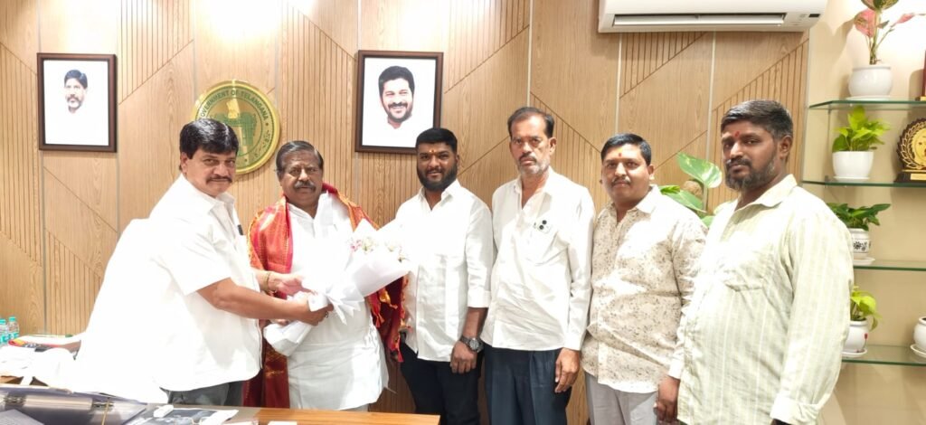 టీయుఎఫ్ఐడిసి చైర్మెన్ చల్లా నరసింహారెడ్డిని కలిసిన షేక్ జహంగీర్ 