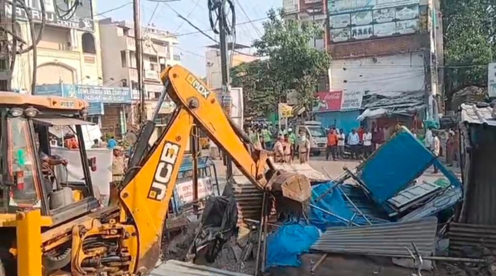 జీహెచ్‌ఎంసీ ఆధ్వర్యంలో రోడ్డు విస్తరణ పనులు – ఆక్రమణల తొలగింపు ప్రక్రియ వేగవంతం