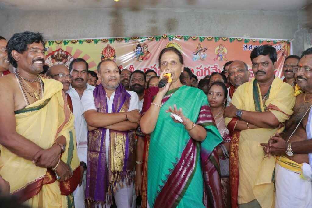 వాసవి కన్యకా పరమేశ్వరి అమ్మవారి ఆశీస్సులు అందరిపై ఉండాలి – మాజీ మంత్రి ఎమ్మెల్యే సబితా ఇంద్రారెడ్డి