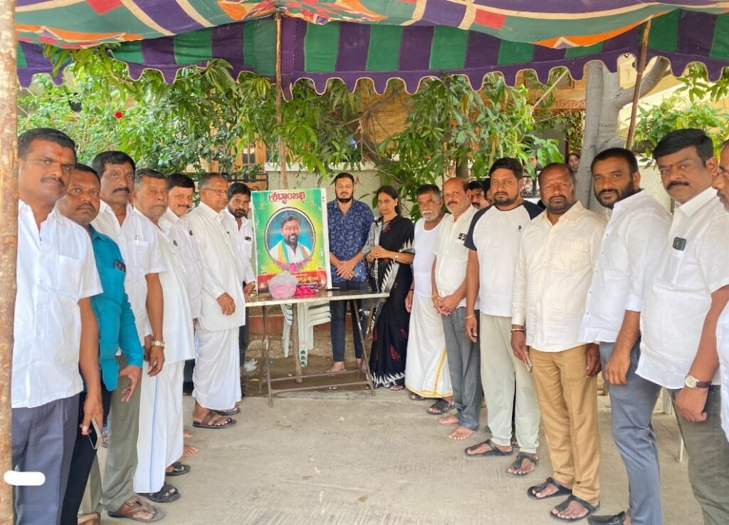 స్వర్గీయ రామకృష్ణారెడ్డి చిత్రపటానికి శ్రద్ధాంజలి ఘటించిన మాజీ మంత్రి, ఎమ్మెల్యే సబితా ఇంద్రారెడ్డి